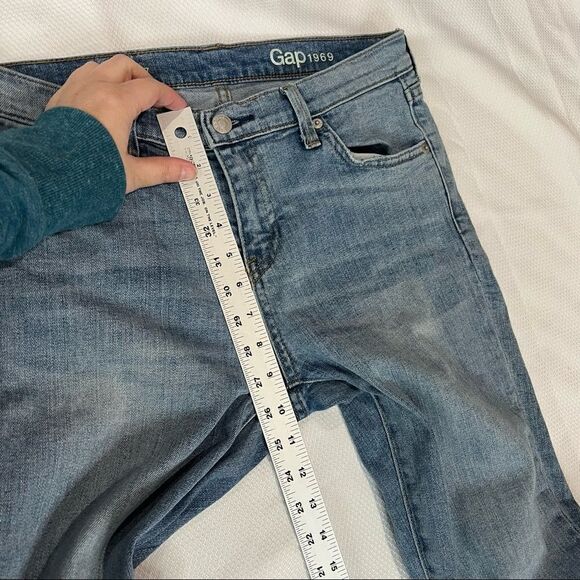 Gap 1969 Medium Wash Jeans - Picture 4 of 7